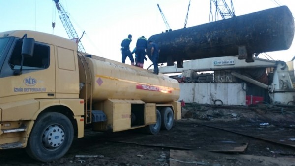 İzmir'de kaçak akaryakıt ele geçirildi