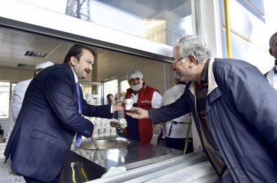 Başkan Erkoç'tan Çorba İkramı