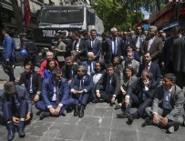 NECATI YıLMAZ - CHP'li vekillerin oturma eylemi sona erdi