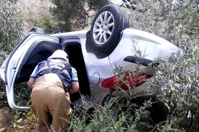 Direksiyon Hakimiyetini Kaybeden Otomobil Zeytinlik Alana Uçtu Açıklaması 1 Ölü