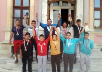 YAĞLI GÜREŞ - Edirne Belediyesi Güreşçileri Başarıdan Başarıya Koşuyor