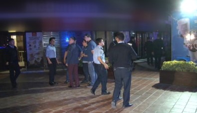 Kadıköy'de Fastfood Restoranına Silahlı Soygun Açıklaması 4 Yaralı