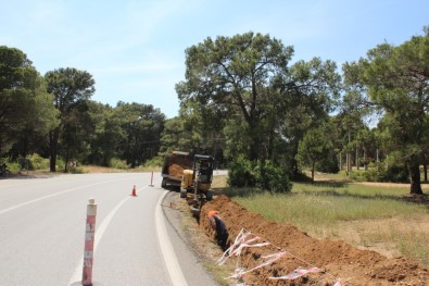 Manavgat'ın Acısu Caddesi Işıklandırılıyor