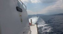 Sahil Güvenlik Kuşadası Körfezi'nde Arızalanan Teknedeki 2 Kişiyi Kurtardı