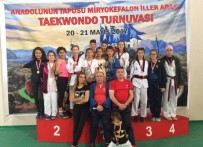 Taekwondo Tunuvasından Madalyalarla Döndüler