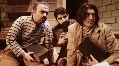 'Ziyafet Sofrası' AKM'de Tiyatro Severlerle Buluştu