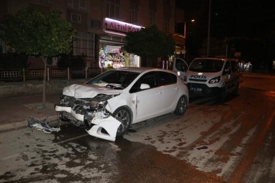 Adana'da Trafik Kazası Açıklaması 1 Kişi Hayatını Kaybetti 1 Kişi Ağır Yaralı