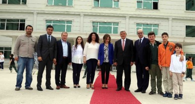 Başkan Karaosmanoğlu, Doğa Koleji'ni Ziyaret Etti