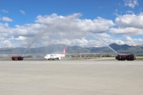 DAVUL ZURNA - BB. Erzurumspor'a Havalimanında Coşkulu Karşılama