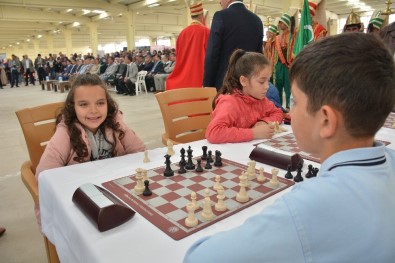 Bilecik'te Ödüllü Satranç Turnuvası Düzenliyor