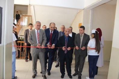 Iğdır'da TUBİTAK Bilim Fuarı Açıldı