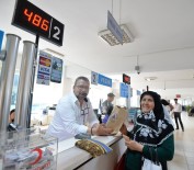 ALİ ÇETİNKAYA - Muratpaşa Veznelerinde Çiçek Sürprizi