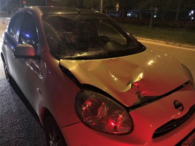 Trafik polisine uygulama esnasında araç çarptı