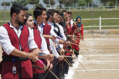Üniversiteler Arası 2. Geleneksel Okçuluk Yarışması Uşak'ta Başladı