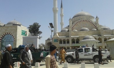 Afganistan'daki En Büyük Camide İlk Cuma Namazı