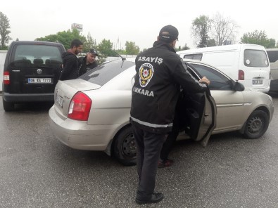 Ankara'da Yol Kesip Silahla Havaya Ateş Eden 4 Şehir Magandası Yakalandı