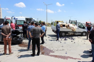 Karaman'da Kamyonet İle Otomobil Çarpıştı Açıklaması 3 Yaralı