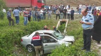 ERCAN YILMAZ - Otomobil Kanala Uçtu Açıklaması 1 Ölü, 3 Yaralı