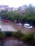 SEL FELAKETİ - Otomobiller Sel Sularına Kapıldı