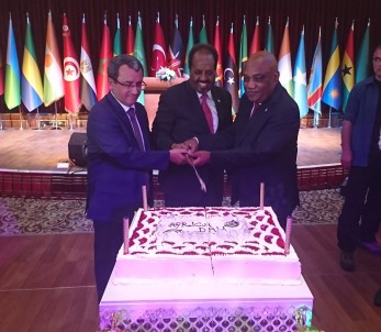 'Afrika Gecesi'nde Büyükelçiler Ankara Oyun Havaları Eşliğinde Oynadı
