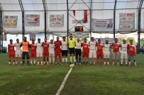 NURETTIN YÜCEL - Şampiyona İlginç Hediye