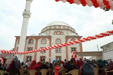 Uzgur Camisi İbadete Açıldı