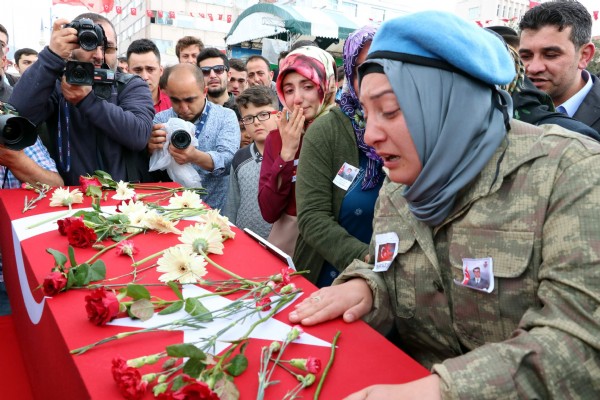 Şehit eşinin feryadı yürekleri dağladı!