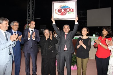 Azerbaycan'ın 99'Uncu Kuruluş Yıldönümü Turgutlu'da Kutlandı