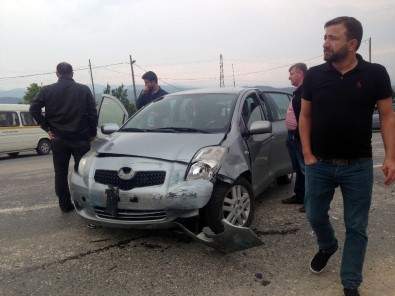 Bilecik'te İki Otomobil Çarpıştı Açıklaması 3 Yaralı