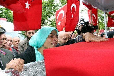 Şehit Eşi Ebru Özdemir Açıklaması 'Yeşil Gözlüm Sen Peygambere Komşu Mu Oldun?'