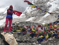 ECE VAHAPOĞLU - Türk Bayrağı Everest'te Dalgalandı