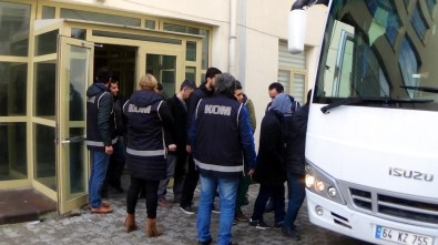 Uşak'ta FETÖ'den 14 Kişi Tutuklandı