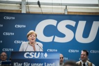 Merkel: Kaderimizi kendi ellerimize almalıyız