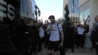 TAKIM OTOBÜSÜ - Beşiktaş, Stada Doğru Yola Çıktı