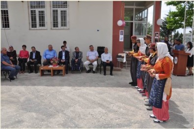 Besni'de Ortaokul Öğrencilerinin Mezuniyet Töreni