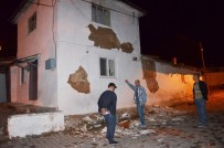Depremde Evi Hasar Gören Vatandaşlar İçin Çadır Kuruldu