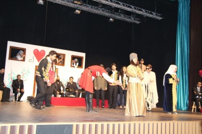 Ardahan'da 'Şair Evlenmesi' sahnelendi
