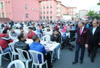 BAYRAMPAŞA BELEDİYESİ - Bayrampaşa'da Komşular İftarda Buluştu