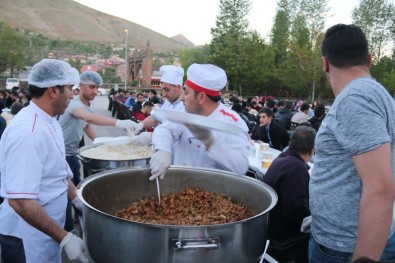 Bitlis'te İftar Çadırına Yoğun İlgi