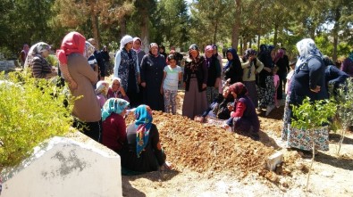Gaziantep'te Cinnet Kurbanı Anne Ve 2 Kızı Yan Yana Defnedildi