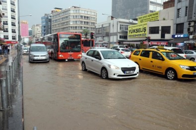 İzmir'de Her Yağmur Sonrası Alışıldık Manzara