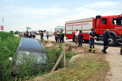 Manisa'da Minibüs Şarampole Uçtu Açıklaması 3 Yaralı