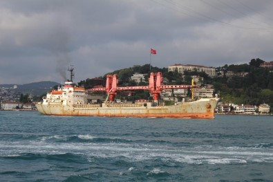 Rus Askeri Kargo Gemisi İstanbul Boğazı'ndan Geçti