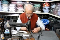 EMEKTAR TERZİ - Antika Eşyalarla Mesleğini İcra Ediyor