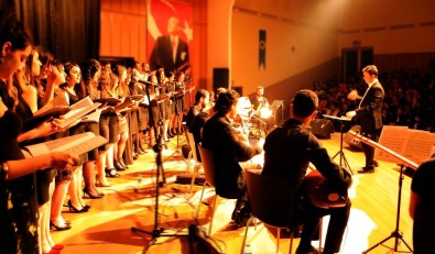 Çok dilli koro mest etti