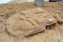 TEMEL KAZISI - Konya'da Bir Yıldır Kayıp Olan 2 Bin 700 Yıllık 'Stel' Bulundu