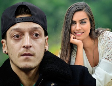 Mesut Özil'den Amine Gülşe'ye 200 bin TL'lik tektaş ile evlilik teklifi