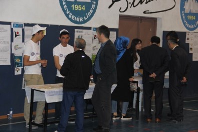 Nevşehir Lisesi Öğrencileri TÜBİTAK Bilim Fuarı Açtı