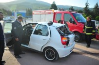Otomobil İle Minibüs Çarpıştı Açıklaması 5 Yaralı