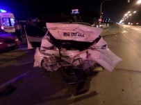 YENIKENT - Sakarya'da Zincirleme Trafik Kazası Açıklaması 2 Yaralı